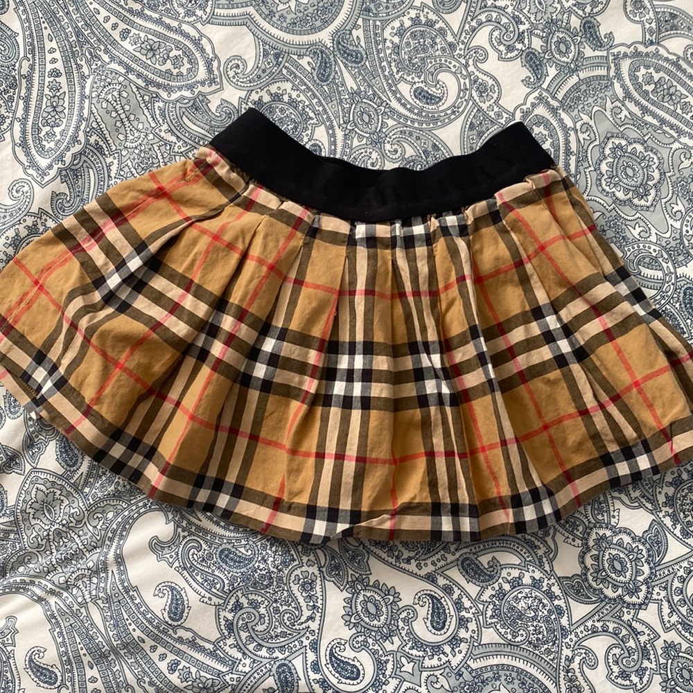 Burberry skirt size 3Y